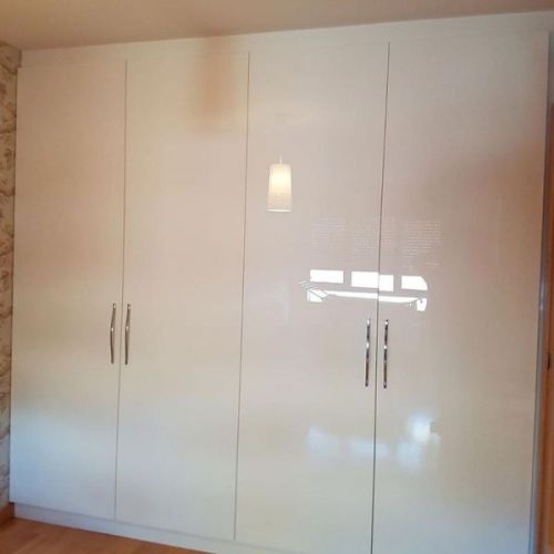 Lacado en blanco brillo